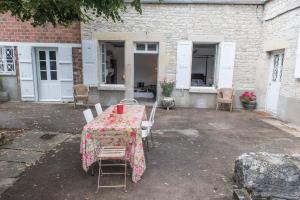 Maisons de vacances Maison de charme sur le canal de Bourgogne et pres de Chablis : photos des chambres