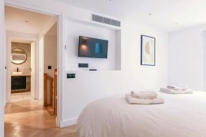 Urban Retreat Brand-New Duplex 2-Bedroom