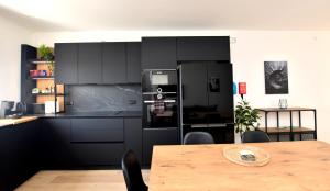 Spacious 3BR Penthouse with Large Front Terrace - Stone BBQ & Sun Loungers