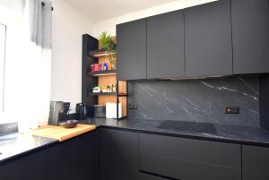 Spacious 3BR Penthouse with Large Front Terrace - Stone BBQ & Sun Loungers