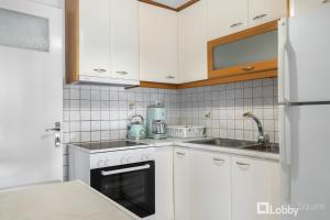 Nus Apartment by LobbySquare