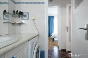 Nus Apartment by LobbySquare