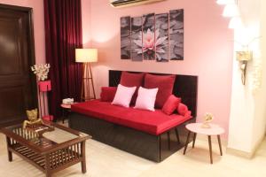 Luxurious modern 2BHK prime location Delhi (13)