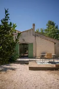 Agréable Maison Contemporaine en Provence - La Mérindolle