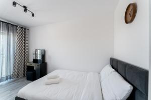 Gusta Cosy Apartment by BookingHost