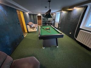 Villas Maison De Luxe Pour 14 personnes - SPA - Billard - Sport - Baby-foot : photos des chambres