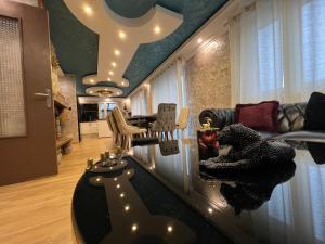 Villas Maison De Luxe Pour 14 personnes - SPA - Billard - Sport - Baby-foot : photos des chambres