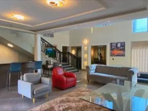 AlanVal Apartments - Aiyimensa