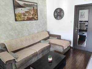 Four season seaview - lovely 2 bedroom apartment