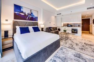 Cute studio in The Sterling by Omniyat