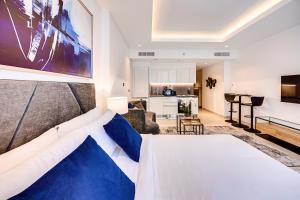 Cute studio in The Sterling by Omniyat