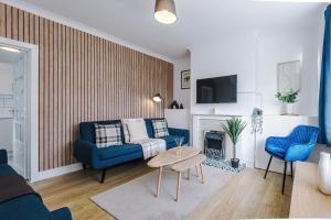 NEW! 3-Bed Home in Greater Manchester, Ideal for Long Term Stays & Large Groups, FREE Parking!