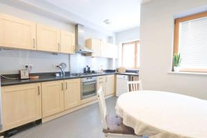 Amazing 2 Bed Townhouse walking distance from Bristol Temple Meads