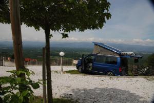 Weinberg-Panorama- Camping