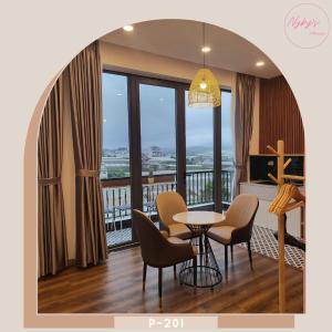 Suite Gia Đình Có Ban Công (Family Suite with Balcony)