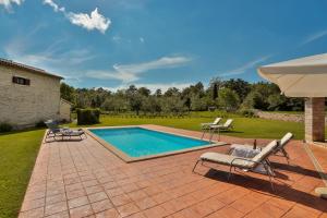 House Edera in Central Istria for 6 people with large garden and salt - water private pool