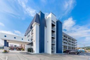 Clarion Inn & Suites near the Leconte Center Pigeon Forge