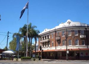 Greenwich Treasure - Moments from RNSh St Leonards