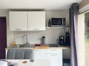 Normandie Cosy Apt rdc indépendant bien équipé dans maison confortable terrasse grand jardin clos sans vis à vis parking privatif entre Caen et Bayeux, proche plages du débarquement