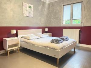 Normandie Cosy Apt rdc indépendant bien équipé dans maison confortable terrasse grand jardin clos sans vis à vis parking privatif entre Caen et Bayeux, proche plages du débarquement