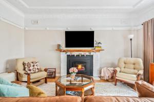 Deodar Cottage Amid Century Old Trees - Wentworth Falls的四星级酒店
