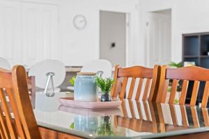 Breath taking Bay Views Private Pad Spacious