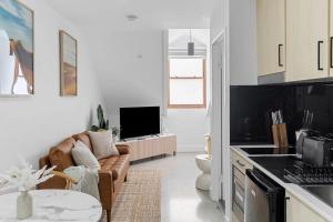 Modern Studio Retreat in Crown St with AirCon