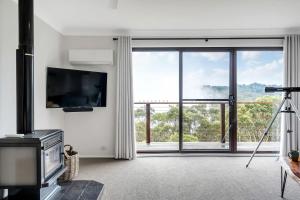 Mountain View Hideout with Stargazing Telescope