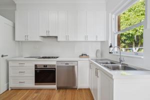 Blu Ocean Views Collaroy - Sunroom & BBQ