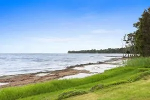 Cozy Lakefront Home Pet Friendly - Toukley