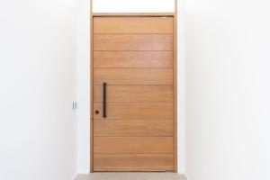 Pet friendly Luxury stay walk to beach