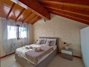 S&M APARTMENTS - Splendida Mansarda in Legno Nova Milanese - Monza