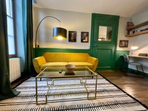 Studio " Les Coulisses" Verdun Centre - Parking Moto et Vélo - WIFI - Couchage 1 GRAND LIT - Géré par PrestaZenServices