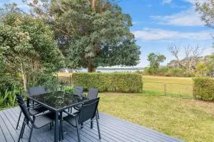Charming Cottage by the Water Pet Friendly WoyWoy - Koolewong