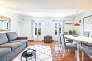 2 Bdr Panoramic View on Gardens