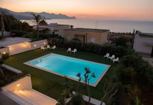 Villa Dwellings With Pool For Exclusive Use