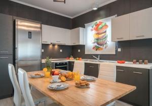 Villa with Private Pool in Pefkohori