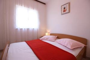 One-Bedroom Apartment with Terrace and Sea View room in Apartments by the sea Metajna Pag - 6486