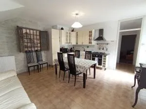 Appartamento Taverna Gattolini Venzone - 文佐内