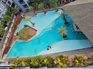 1BDR 2 Pools on the roof 500m to beach 3 Bars