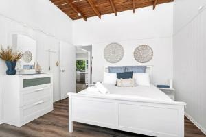 Sally Beach house with ocean views