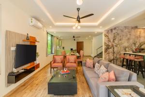 ELIVAAS 3 BHK Pvt Pool & Bar - Villa Valerie