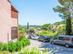 Studio Les Villas de Cavalaire-2 by Interhome