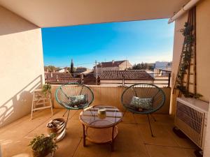 Appartements L'AMOUREUX DE NIMES : P3 + parking prive : Appartement 2 Chambres