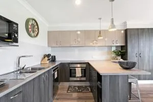 Hitters Paradise Stay Play - Taylors Beach