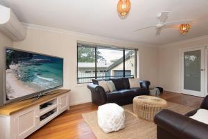 Ocean Views Walk to Malua Beach EV & Pet Friendly