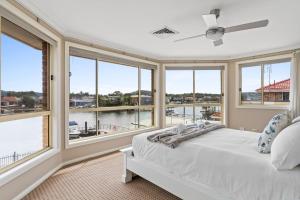 Waterfront Luxury Pool-Jetty-Pool Table