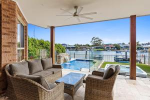Waterfront Luxury Pool-Jetty-Pool Table