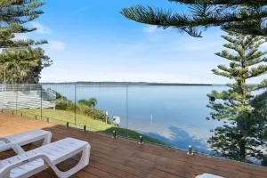 Waterfront with One of a kind Lake Views - Toukley - Lakeside