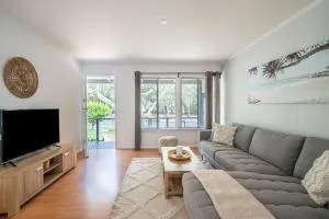 Renovated Beach Home Relax Unwind - Gorokan